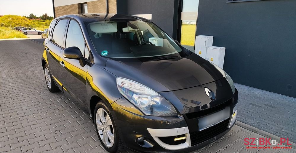 2009' Renault Scenic photo #2