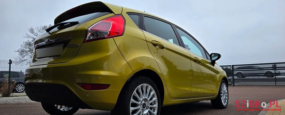 2013' Ford Fiesta photo #2