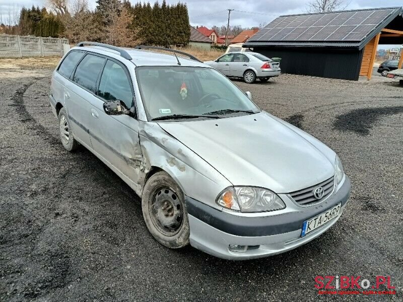 2002' Toyota Avensis photo #2