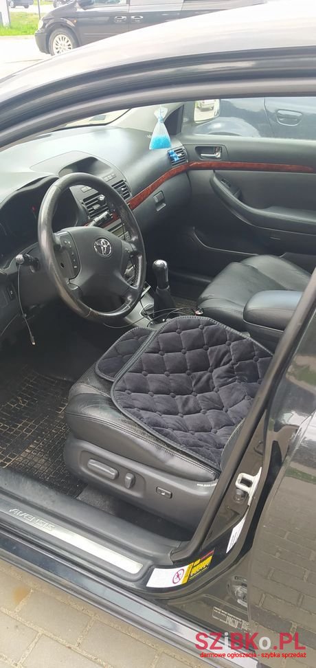 2003' Toyota Avensis photo #5
