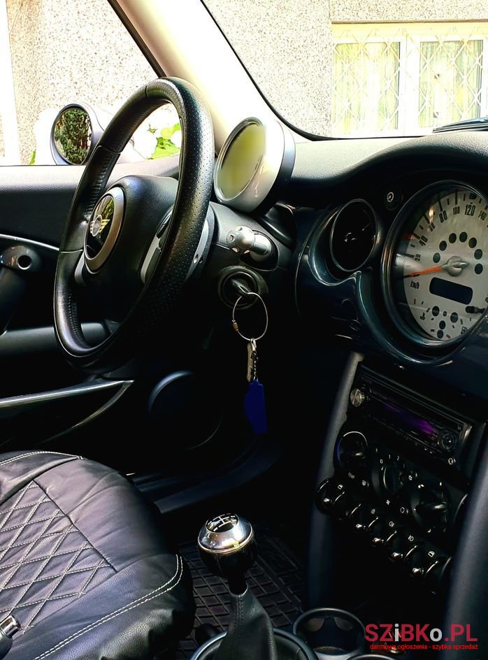 2004' MINI One Standard photo #4