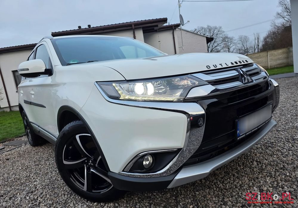2017' Mitsubishi Outlander photo #3