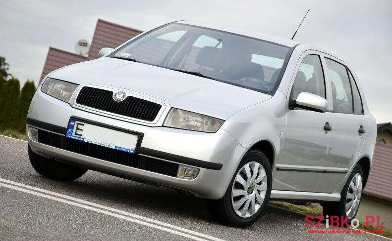 2002' Skoda Fabia photo #1