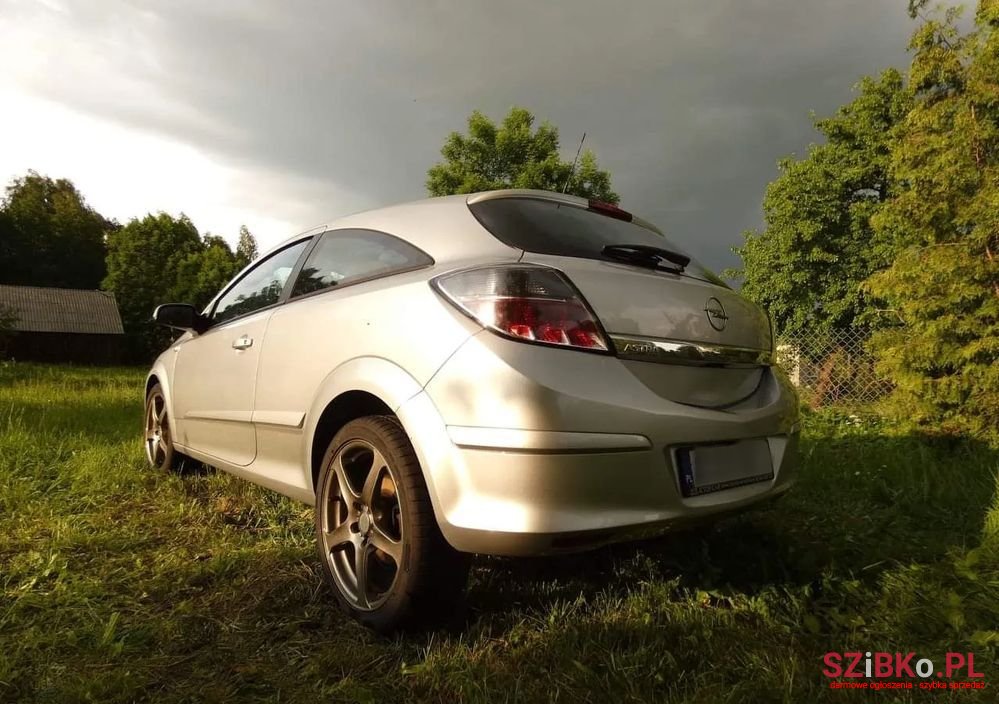 2005' Opel Astra Gtc 1.6 photo #5