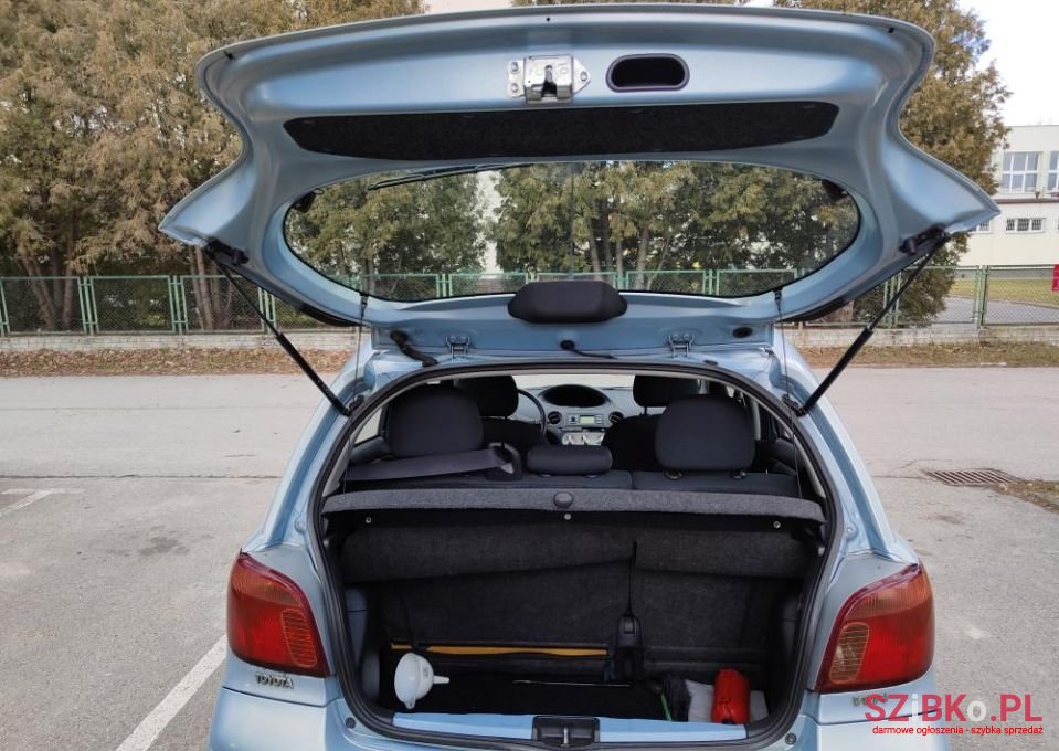 2004' Toyota Yaris photo #3