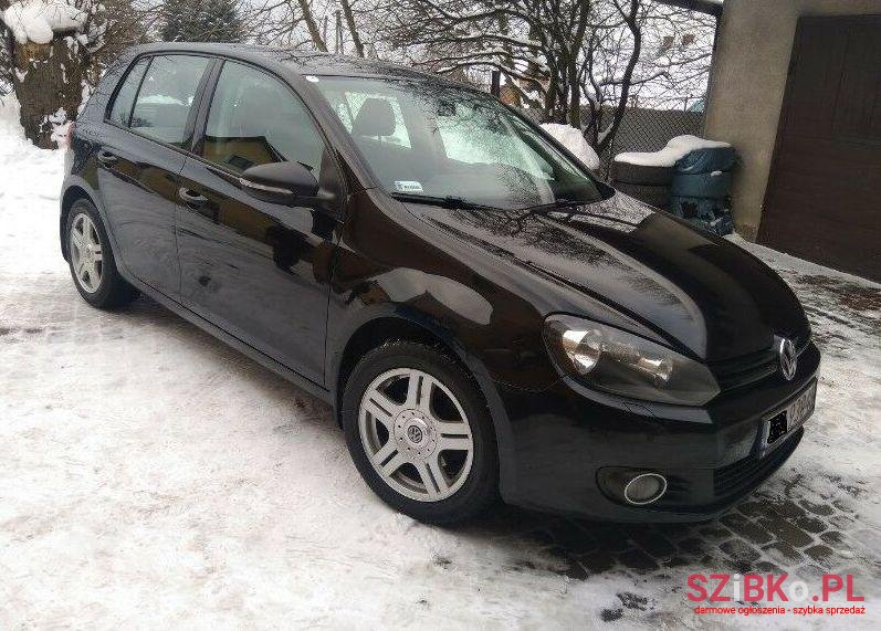 2011' Volkswagen Golf photo #1