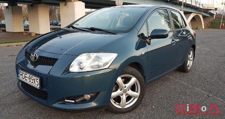 2007' Toyota Auris photo #1