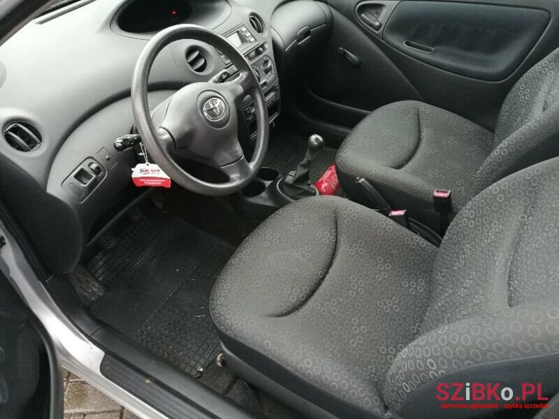 2004' Toyota Yaris photo #4