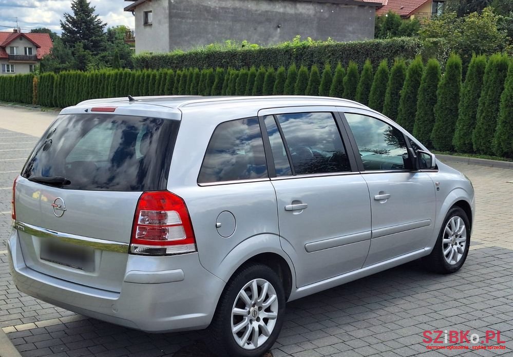 2010' Opel Zafira photo #3