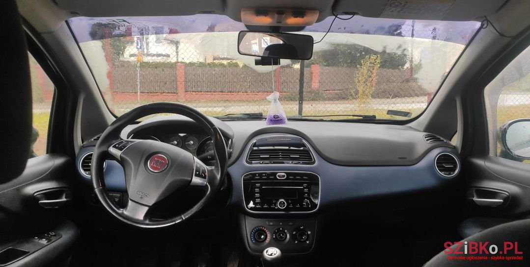 2010' Fiat Punto Evo photo #5