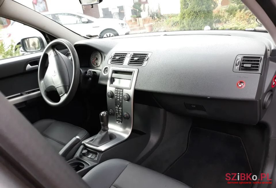 2005' Volvo V50 photo #5
