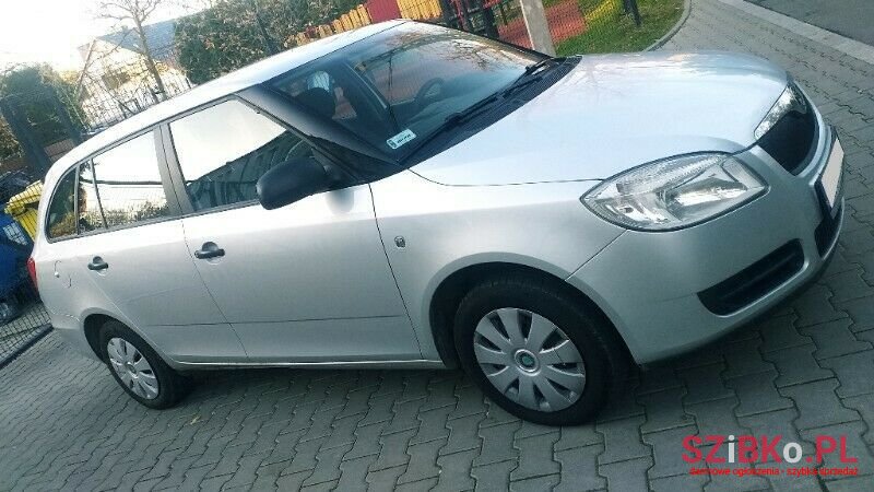 2010' Skoda Fabia photo #3