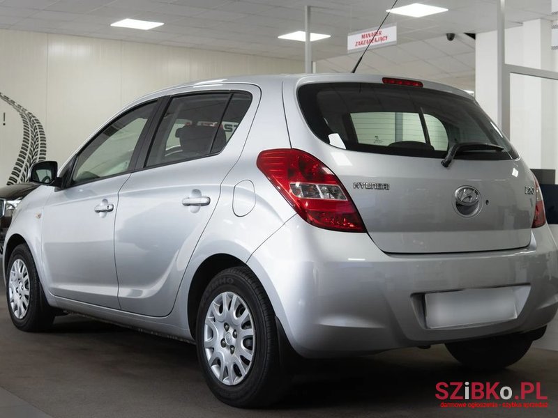 2009' Hyundai i20 1.2 Classic photo #4