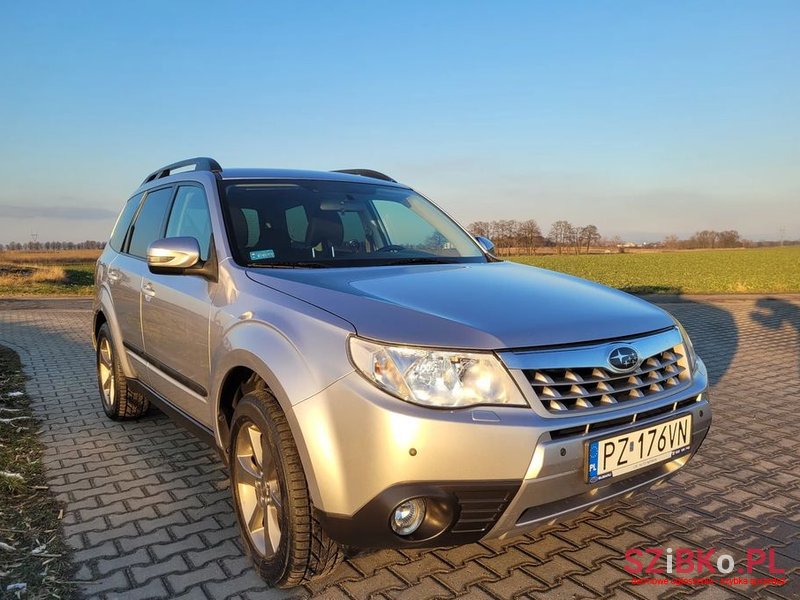 2011' Subaru Forester photo #4