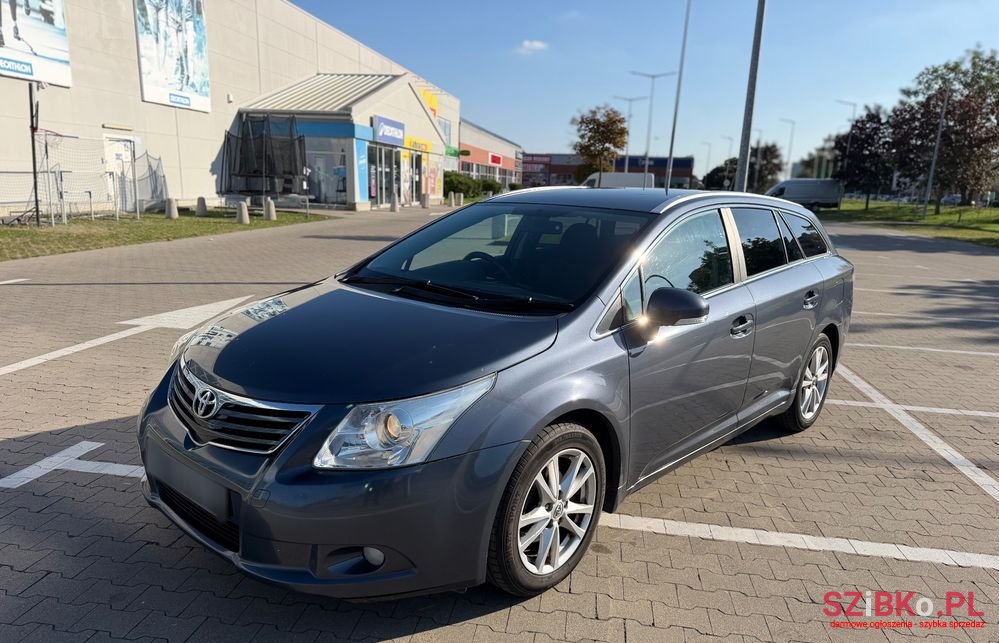 2011' Toyota Avensis photo #2
