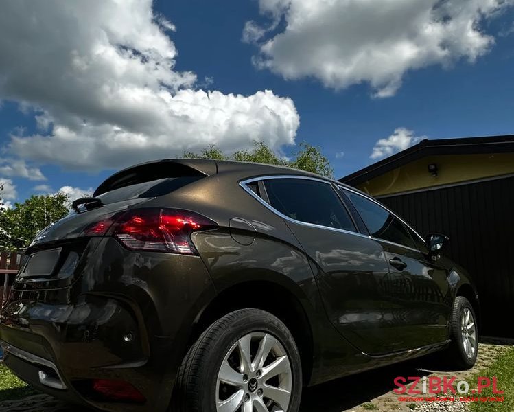 2012' Citroen DS4 photo #3