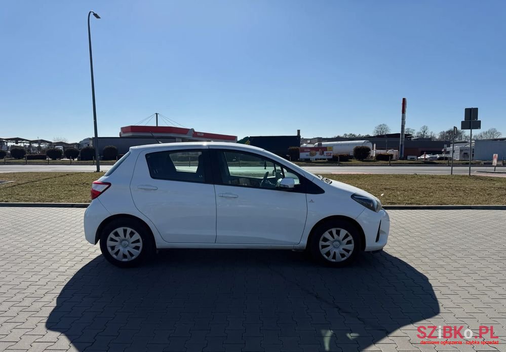 2020' Toyota Yaris 1.5 Active photo #4