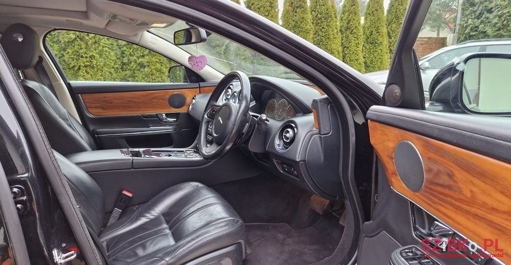 2012' Jaguar XJ 3.0 D V6 Luxury photo #6