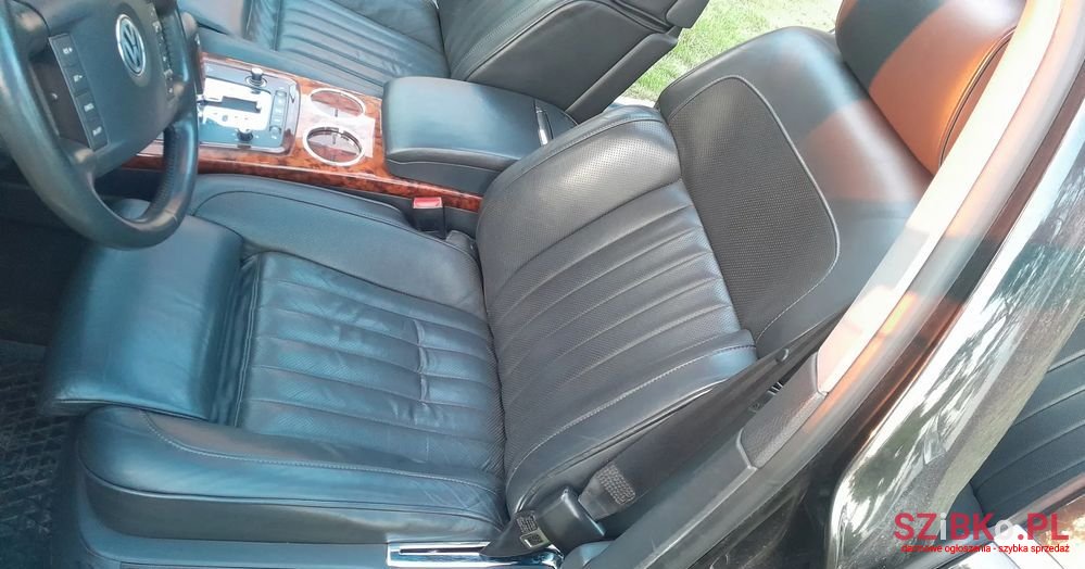 2006' Volkswagen Phaeton photo #2