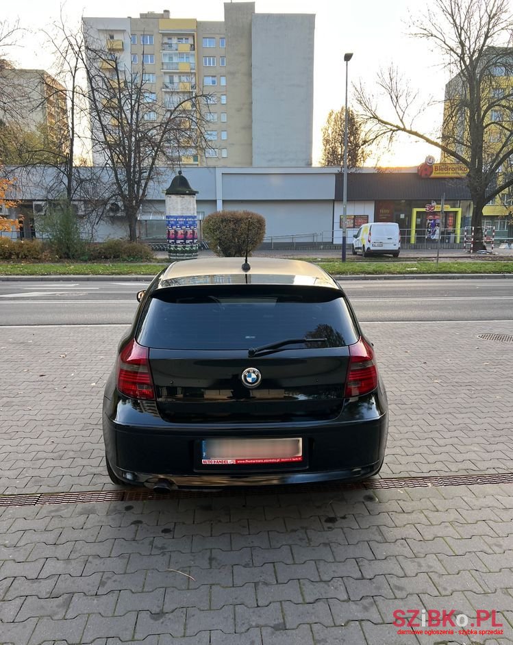 2010' BMW 1 Series 116I photo #4
