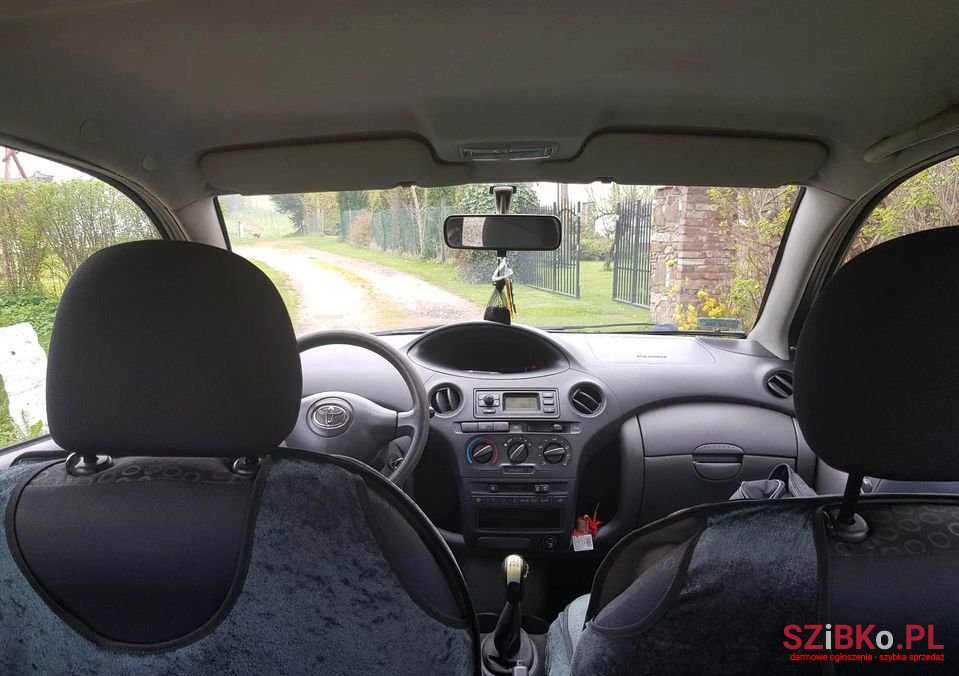 2004' Toyota Yaris photo #5