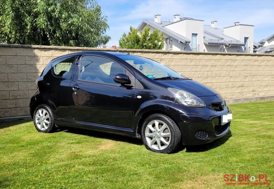 2010' Toyota Aygo photo #2