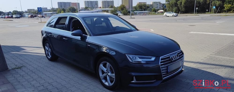 2019' Audi A4 Avant photo #2