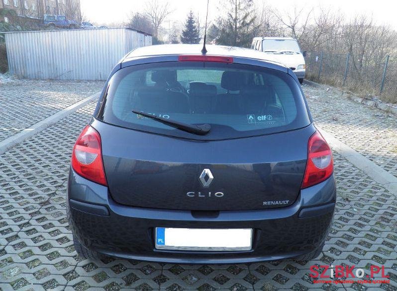2006' Renault Clio photo #2