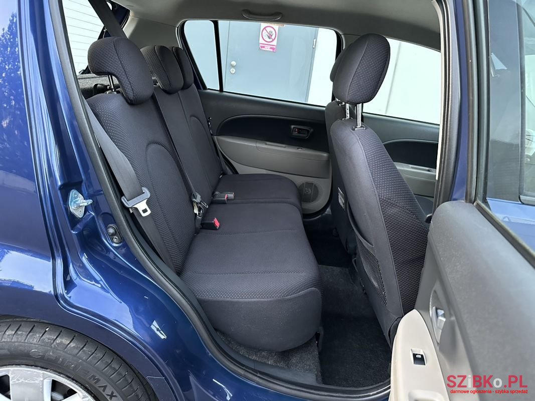 2005' Daihatsu Sirion photo #6