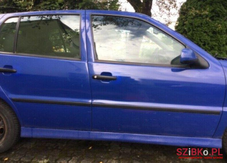 2001' Volkswagen Polo photo #1