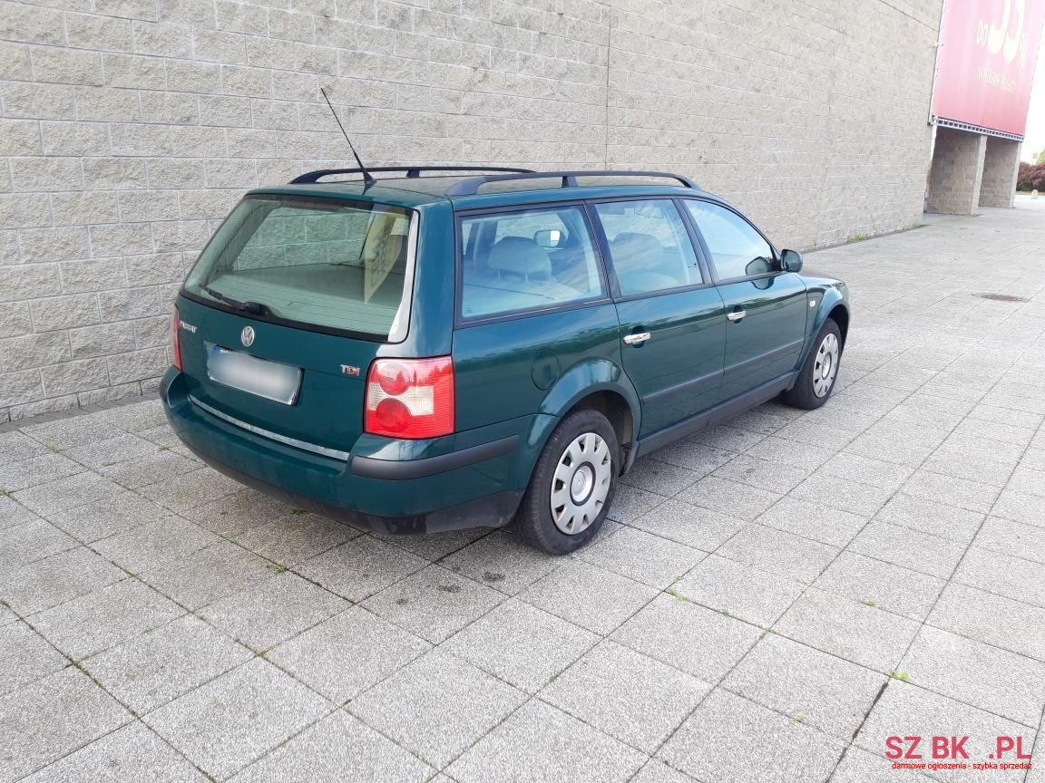 2001' Volkswagen Passat photo #3