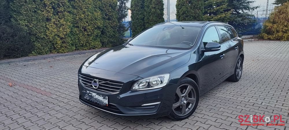 2013' Volvo V60 D2 Momentum photo #2