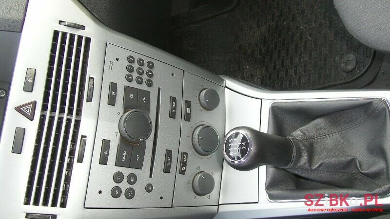 2012' Opel Astra photo #6