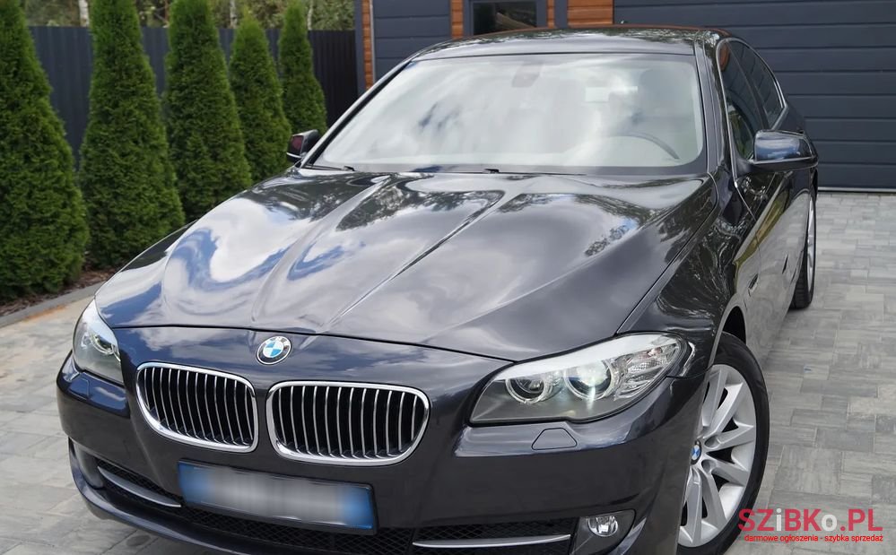 2010' BMW 5 Series photo #3