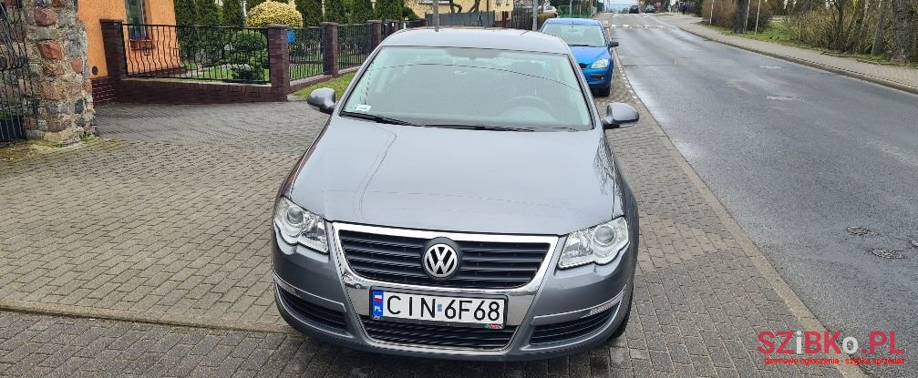 2006' Volkswagen Passat photo #2