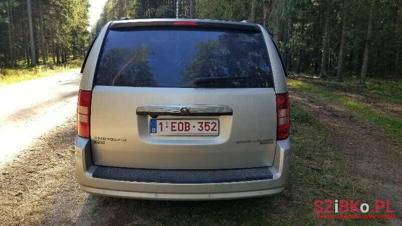 2009' Chrysler Grand Voyager photo #3
