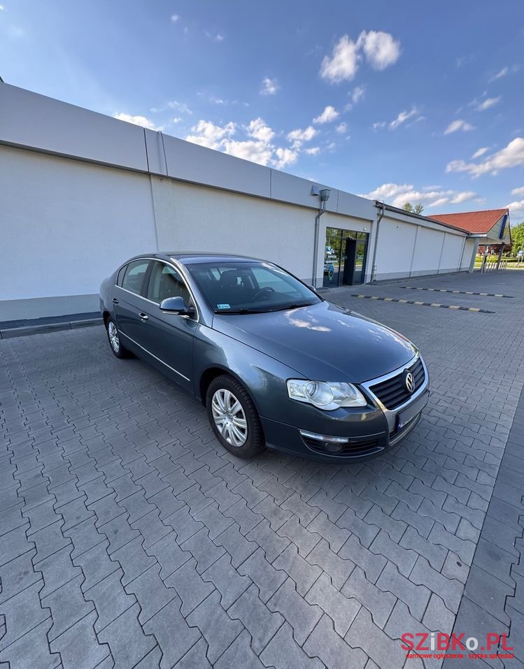 2009' Volkswagen Passat photo #4