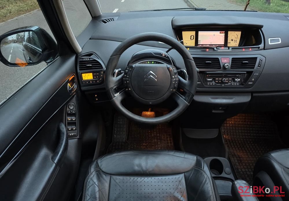 2010' Citroen C4 Grand Picasso photo #5