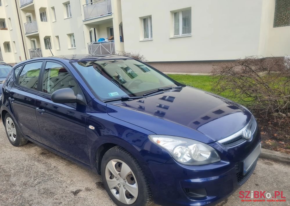2010' Hyundai i30 1.4 Edition Plus photo #2