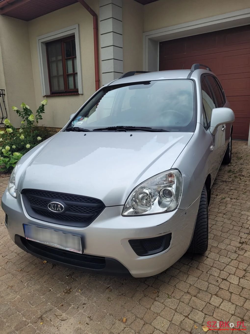 2009' Kia Carens photo #3