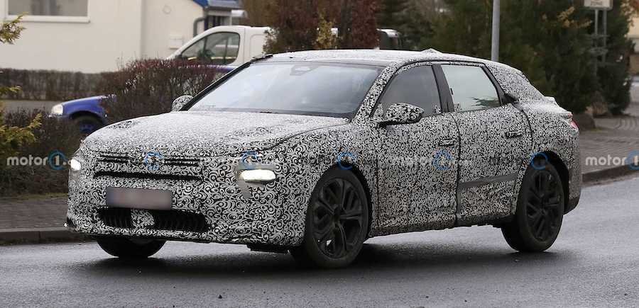 New Citroen C5 Spied With Unconventional Shape