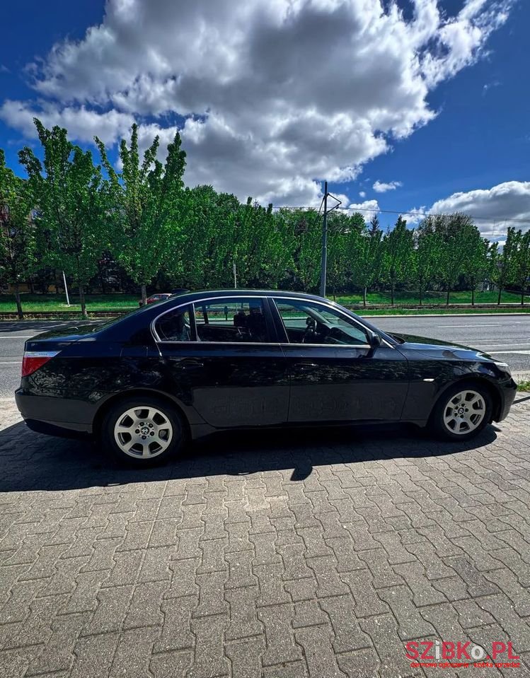 2008' BMW 5 Series 520D photo #2