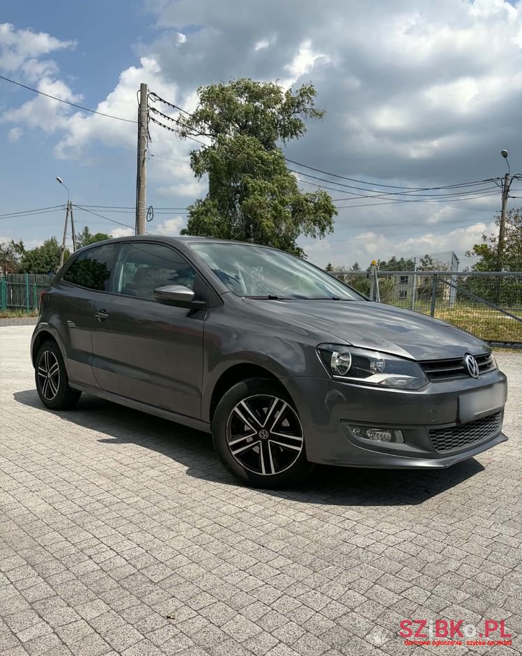 2011' Volkswagen Polo photo #6
