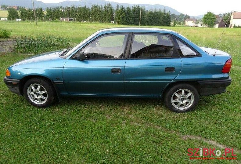 1993' Opel Astra photo #1