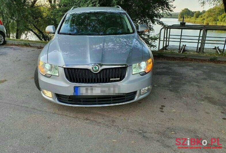 2011' Skoda Superb photo #1