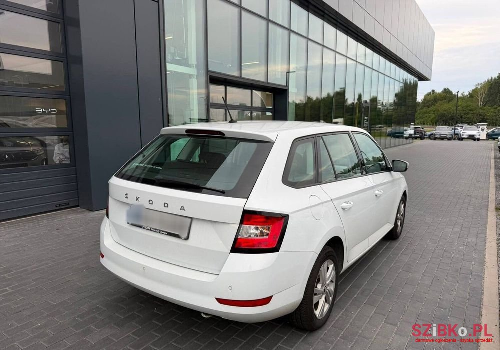 2020' Skoda Fabia 1.0 Tsi Ambition photo #2