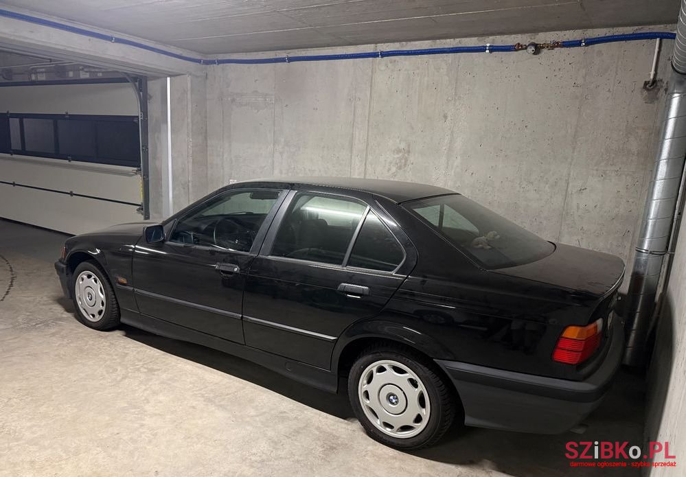 1994' BMW 3 Series 318I photo #2