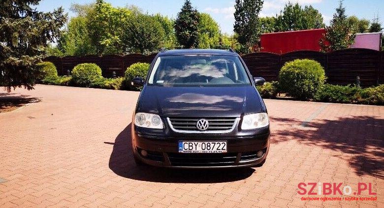 2005' Volkswagen Touran photo #1