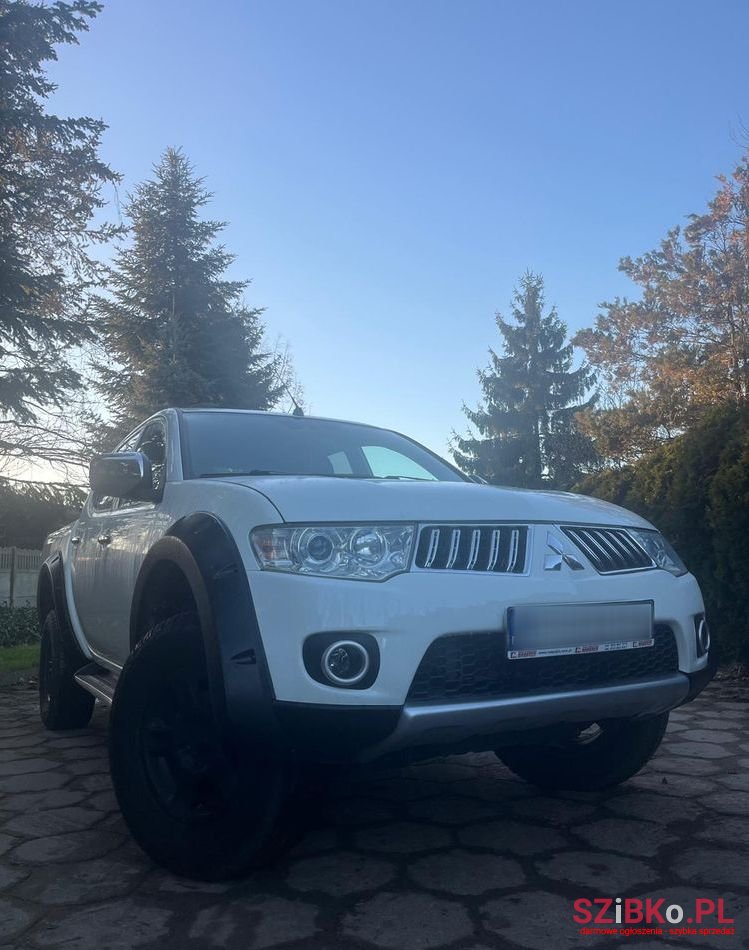 2010' Mitsubishi L200 Pick Up photo #4