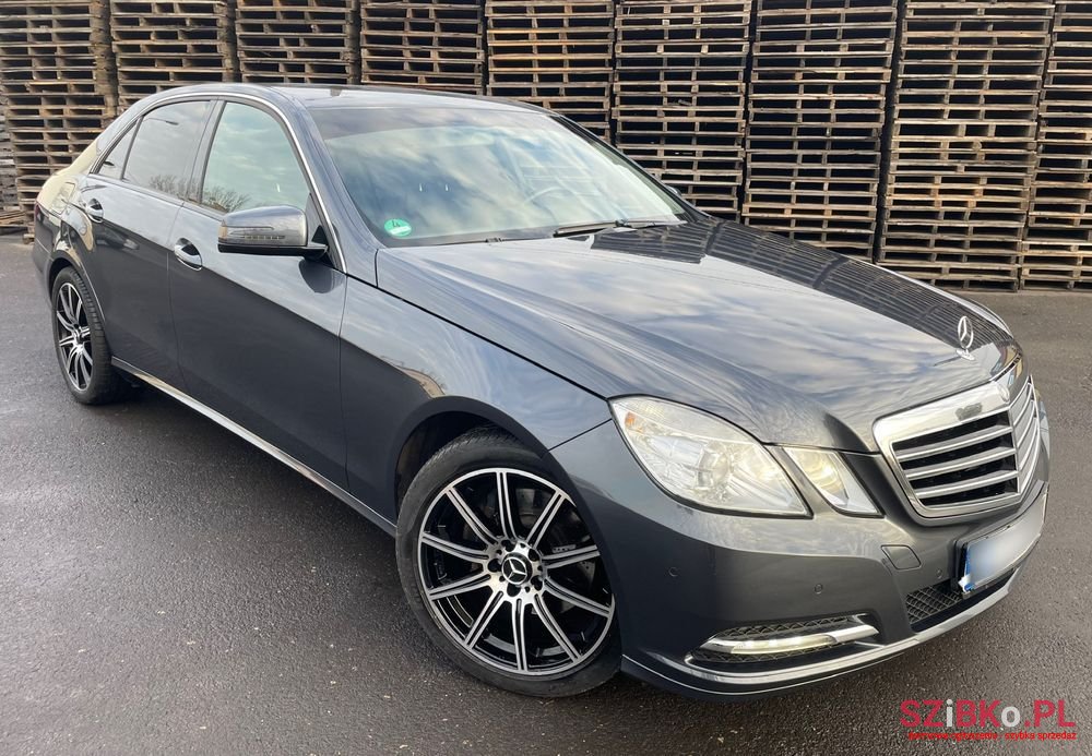 2011' Mercedes-Benz E-Class photo #5